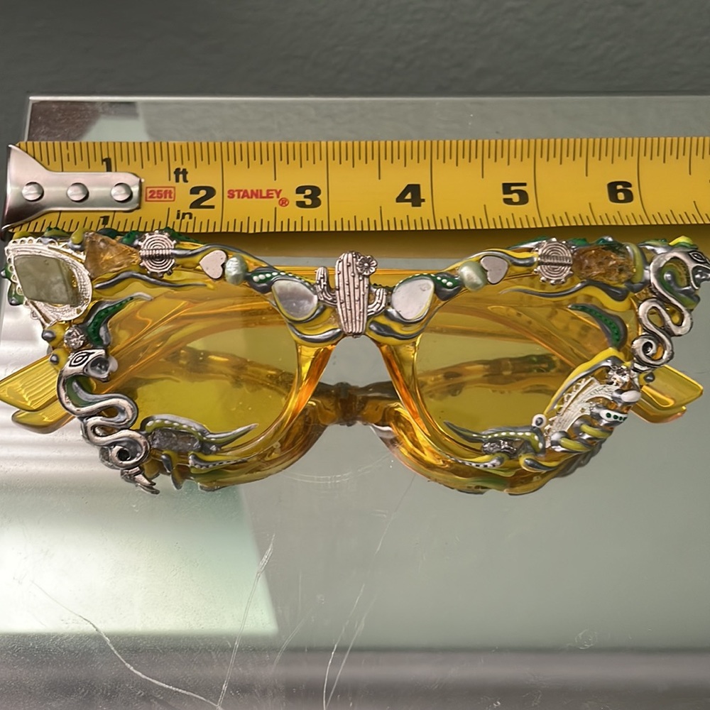 Festival Sunglasses - Picture 3 of 3